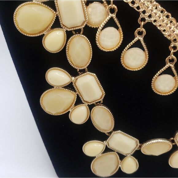 Beautiful Necklace Lot - Picture 3 of 8